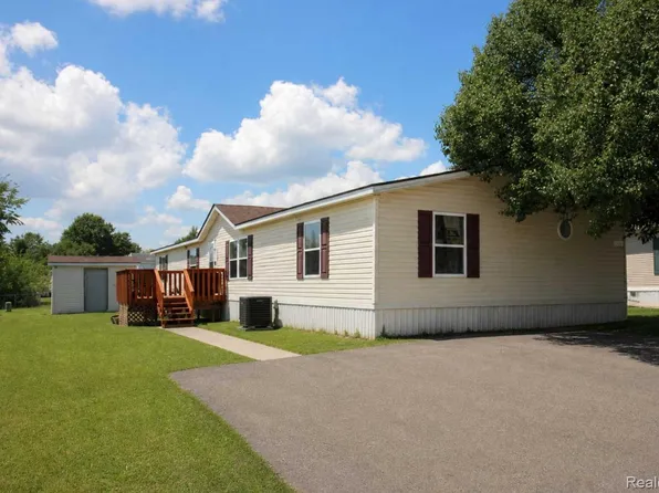 9159 Greentree Dr, Newport, MI 48166