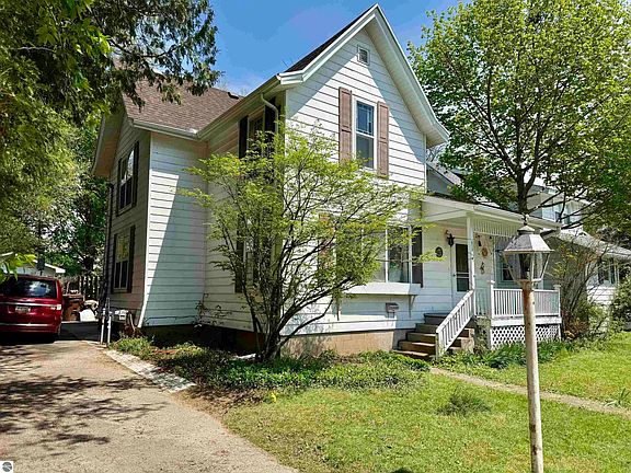 2nd image of 513 Walnut St