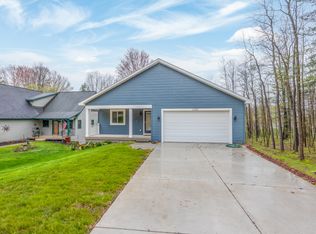 11497 E Royal Rd, Stanwood, MI 49346