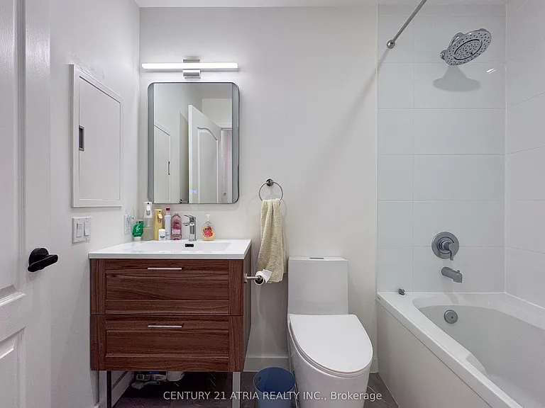 555 Yonge St #704 — Photo 4