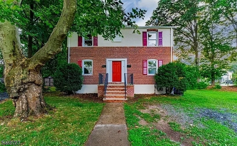 2 bed, 1.0 bath, $2,100 — Photo 2