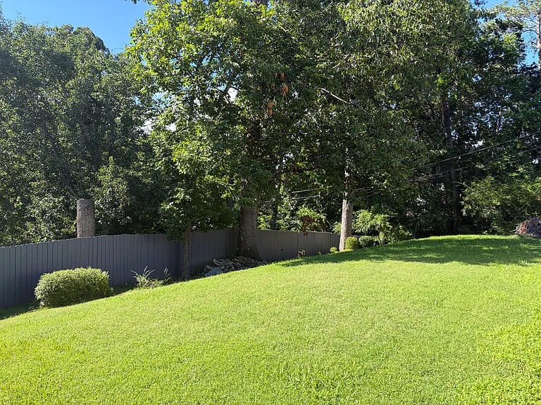 7017 Palermo Dr — Photo 32