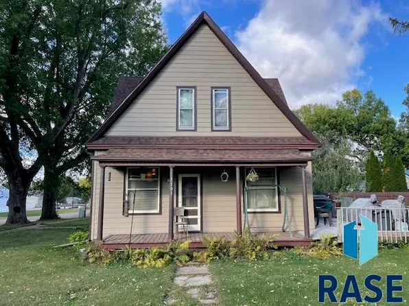 1101 Edgerly St, Larchwood, IA 51241