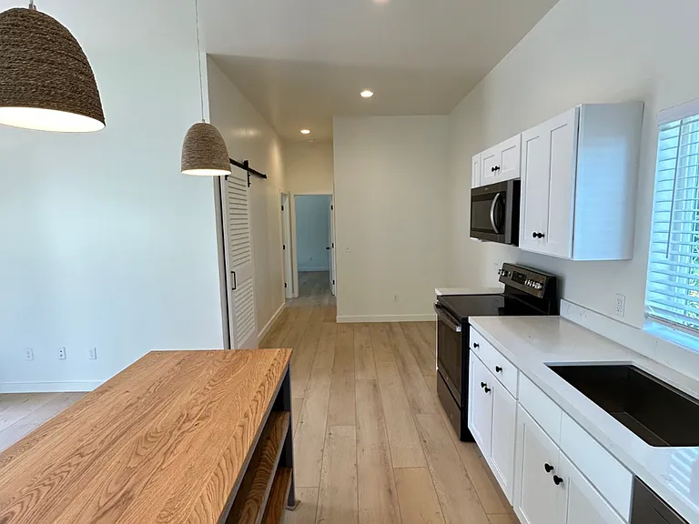 1109-1119 San Pascual Street — Photo 2