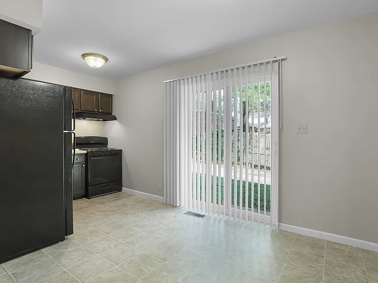 Bermuda Heights Apartments — Photo 17