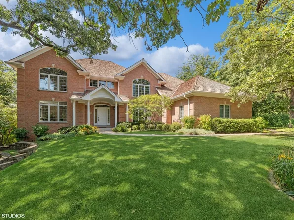 17 Middletree Ln, Hawthorn Woods, IL 60047