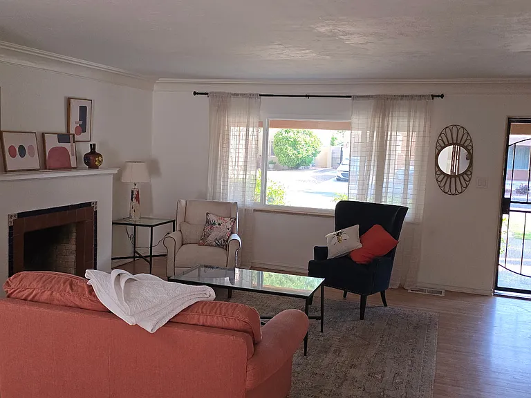 4220 Broadmoor Ave NE — Photo 3