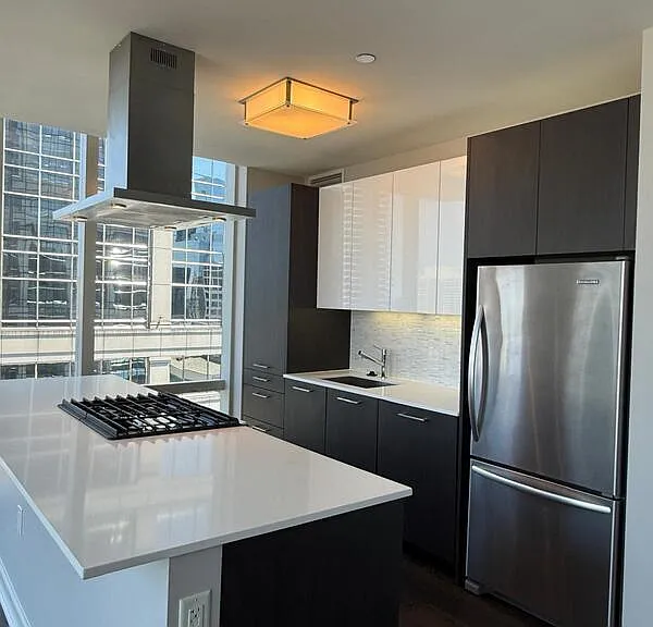 113 W Wacker Dr — Photo 1