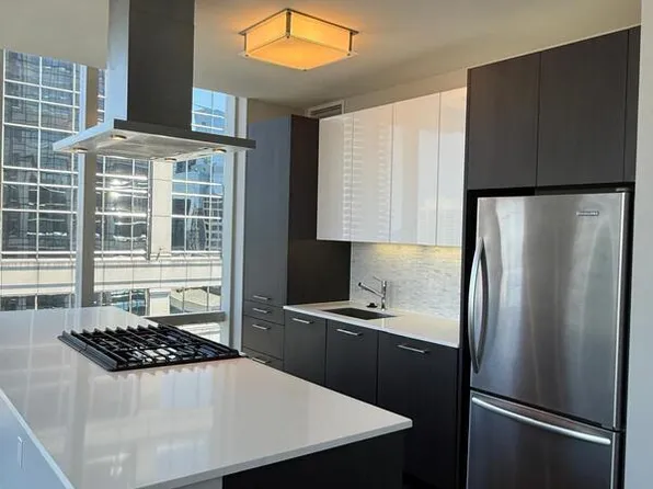 113 W Wacker Dr, Chicago, IL