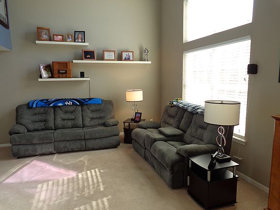 3rd image of 258 Abington Ln