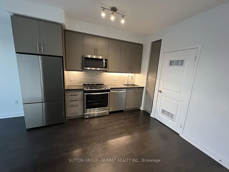 85 Oneida Cres #401 — Photo 2