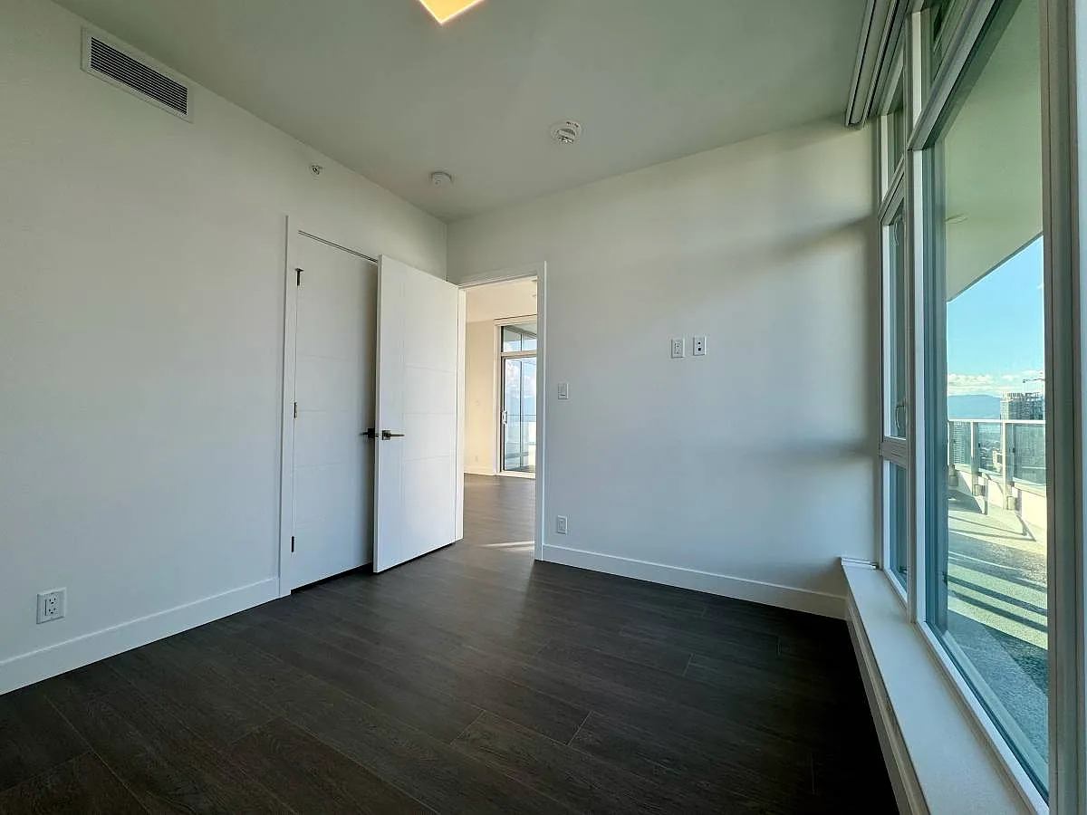 2 bed, 744 sqft, $3,200 — Photo 4