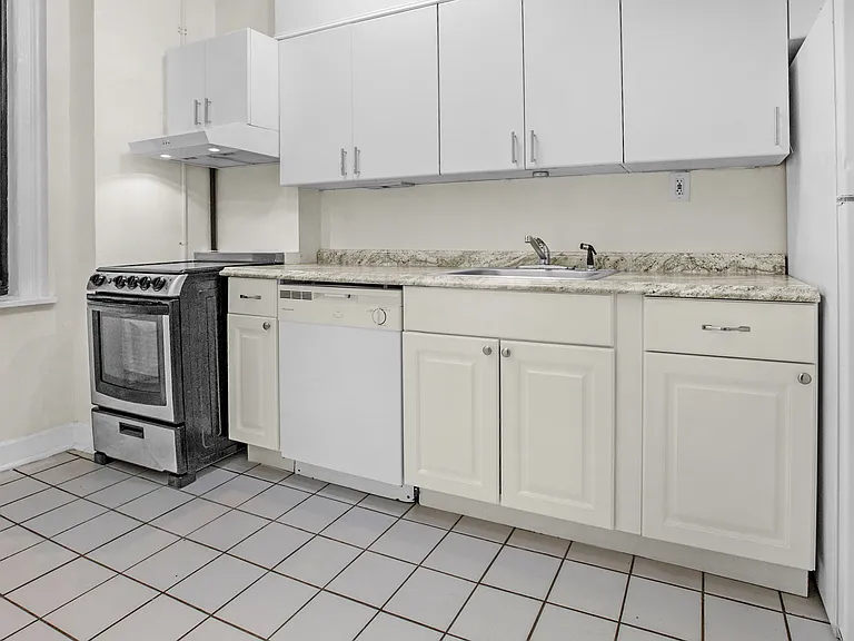 105 W 55th St #9F — Photo 6