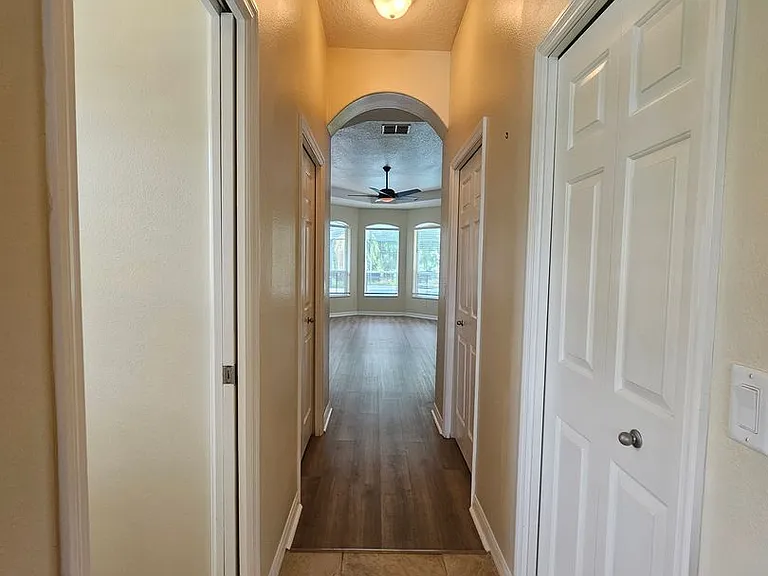 1107 Oxbridge Dr — Photo 44