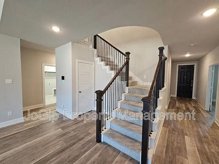 1740 Jamestown Dr — Photo 48