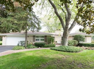 44 Lagoon Dr, Hawthorn Woods, IL 60047