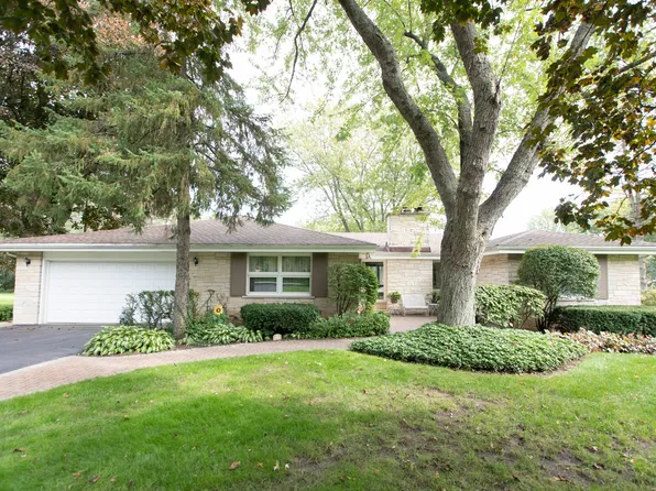 44 Lagoon Dr, Hawthorn Woods, IL 60047