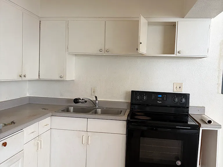 1453 S 308th St #4 — Photo 3