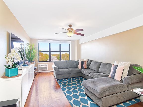 3rd image of 1275 E 51st St APT 6J