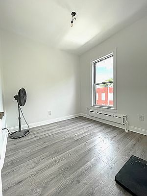 2nd image of 25 Diamond St Floor 2