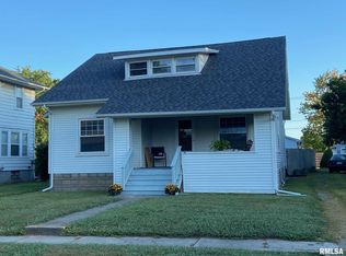 709 W Vine St, Taylorville, IL 62568