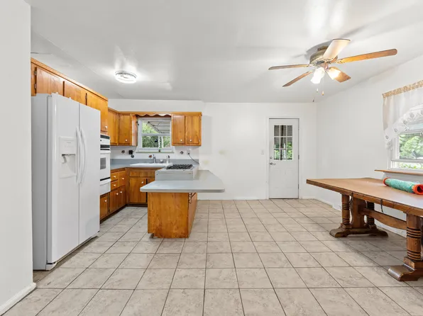 160 Stephens Avenue image 8 of 29