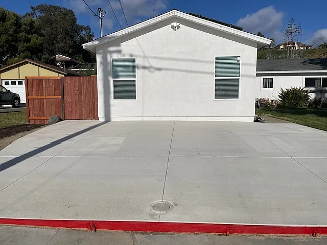 423 Palmbark St — Photo 2