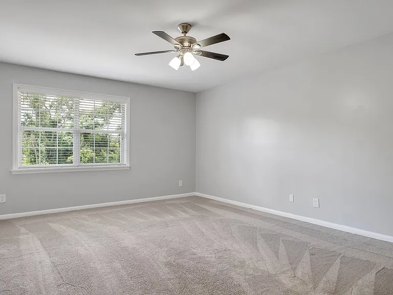 738 E Jefferson St — Photo 17