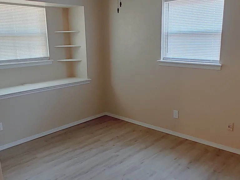 712 W Main St — Photo 11