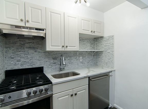 2nd image of 478 Washington Ave APT 2