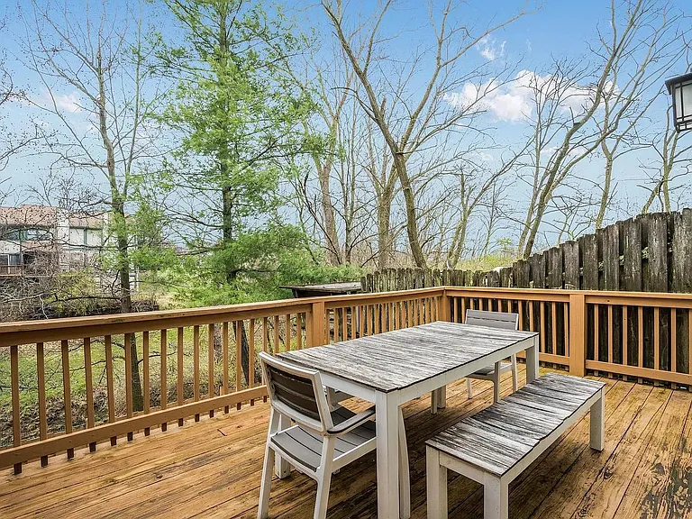 2028 Falling Brook Dr — Photo 8
