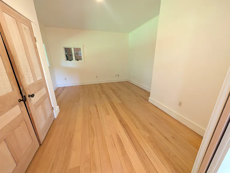 909 Longpoint Rd — Photo 8