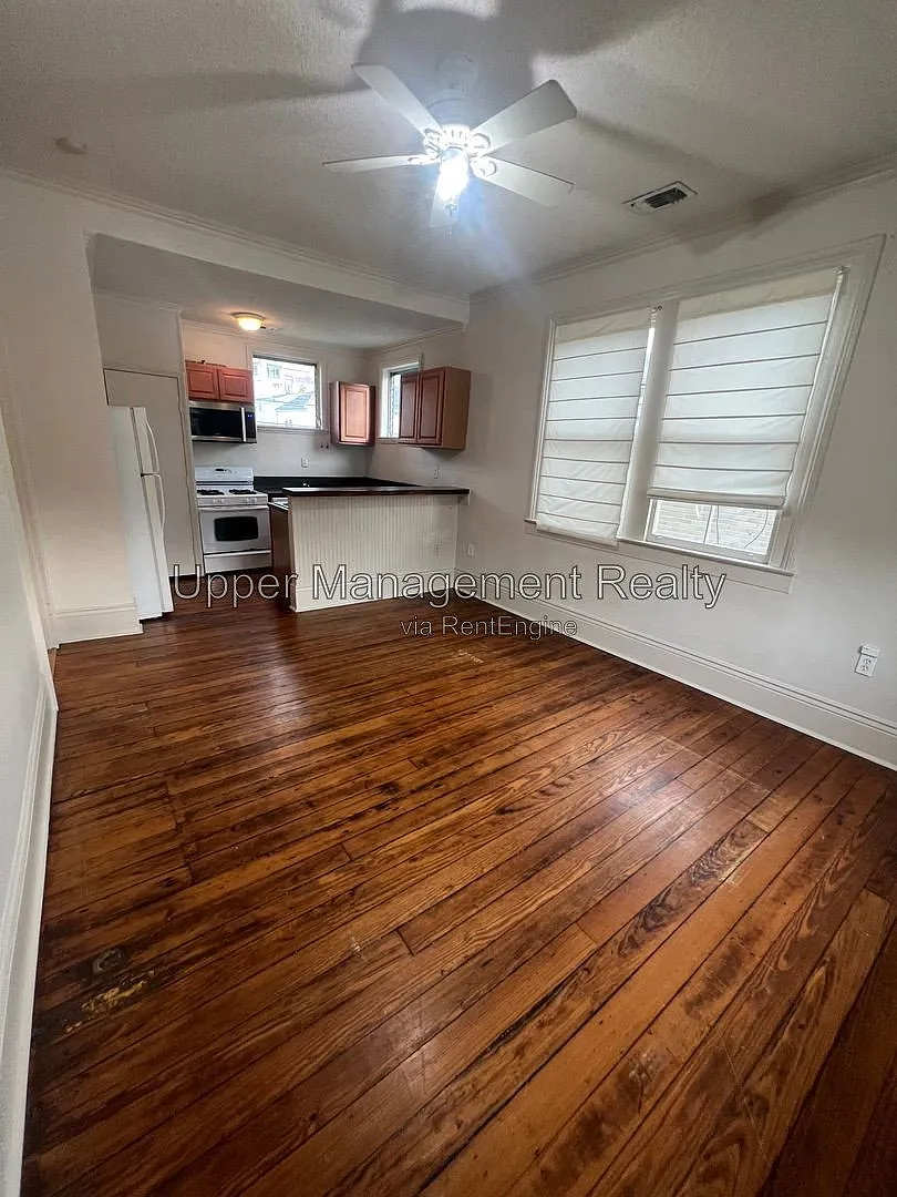 3 bed, 2.0 bath, 1200 sqft, $2,000 — Photo 2
