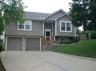 1130 Meadowlark Ln, Liberty, MO 64068