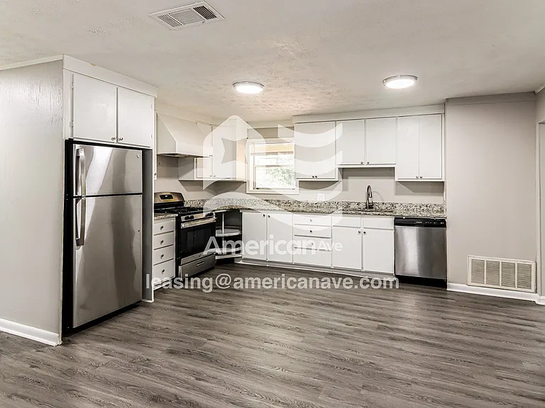 896733_004_kitchen_4.jpg