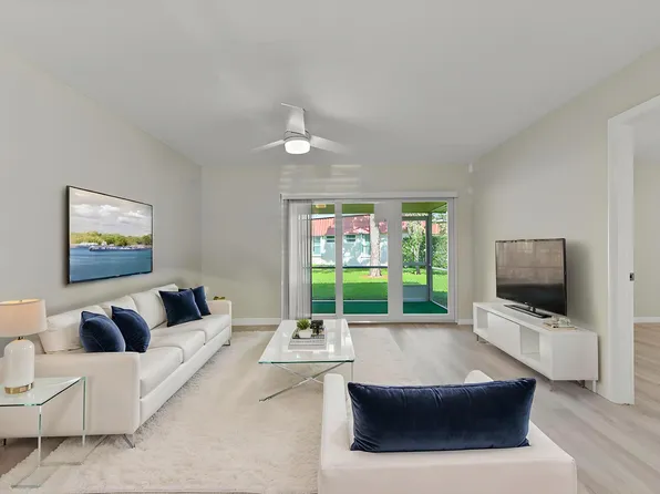 812 Salem Lane, Lake Worth, FL 33467