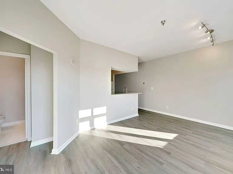 2400 Clarendon Blvd #Penthouse 12 — Photo 12