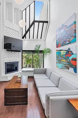 3rd image of 365 W 19th St APT 3R