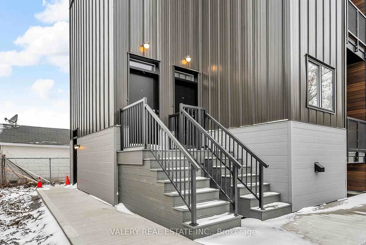 Building Photo - 600 2nd St E #10B