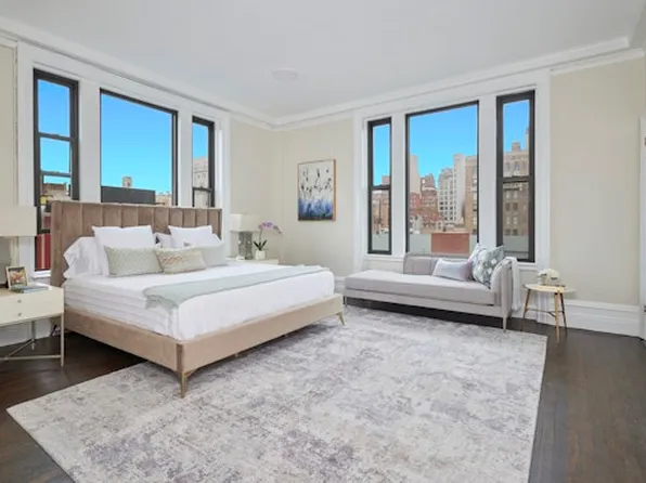 970 Park Avenue image 4 of 6