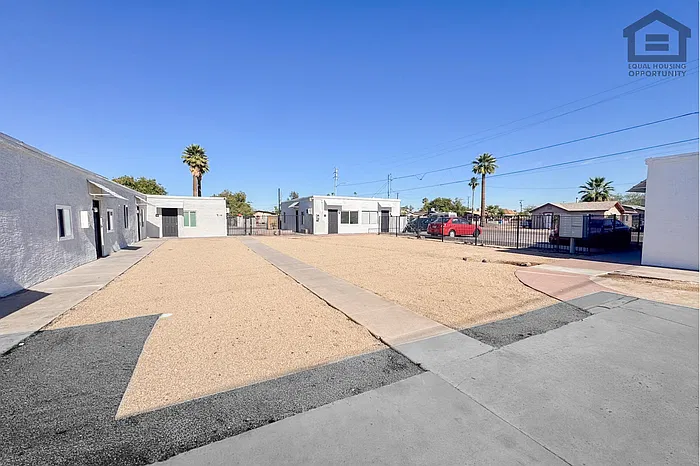 1 bed, 1.0 bath, 413 sqft, $1,199 — Photo 2