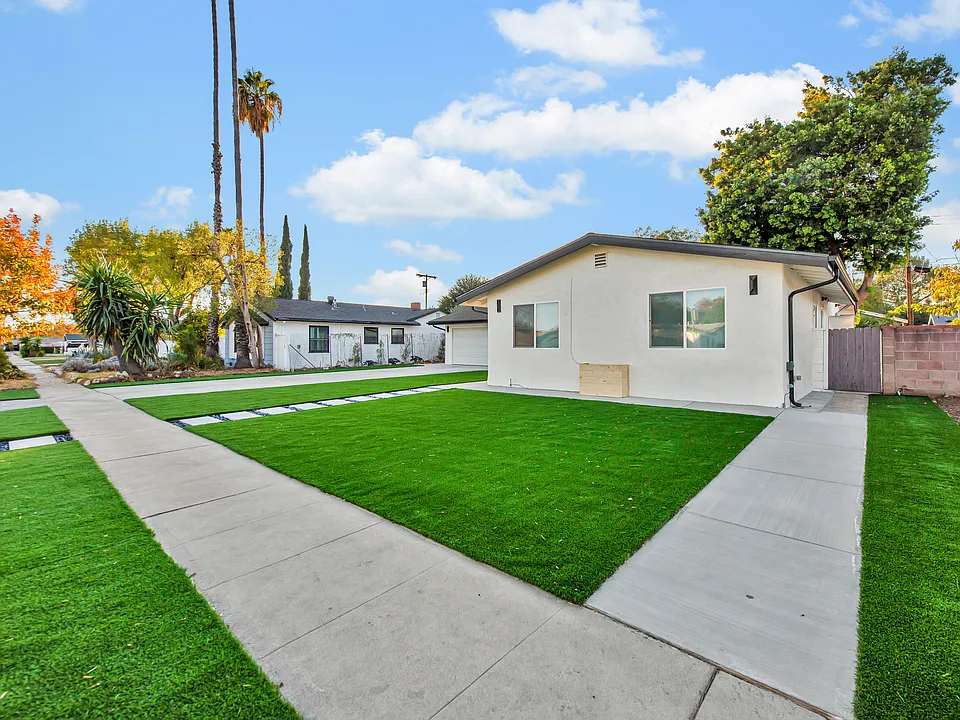 7449 Kentland Ave