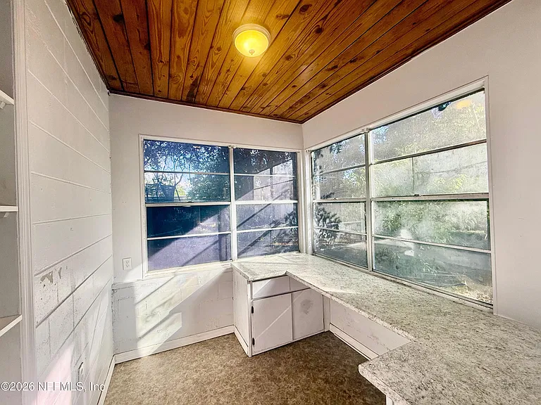 7118 Pellias Rd — Photo 11