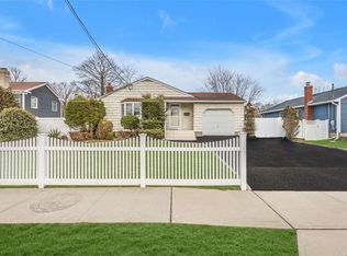 293 Rider Ave, Patchogue, NY 11772