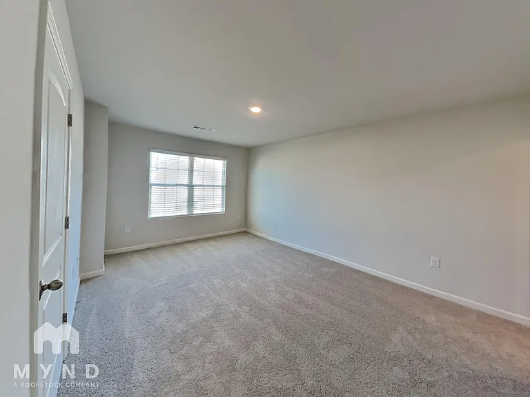 1005 N 2nd Ave NW #8 — Photo 7