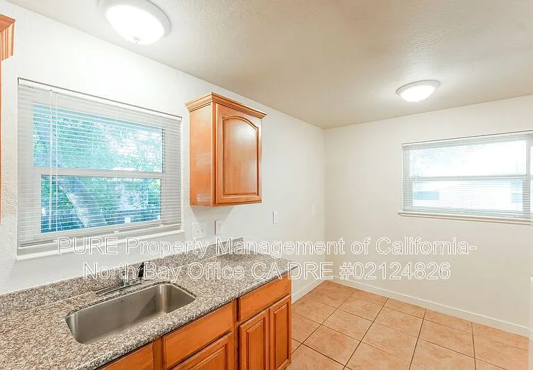 1402 Washington St #6 — Photo 2
