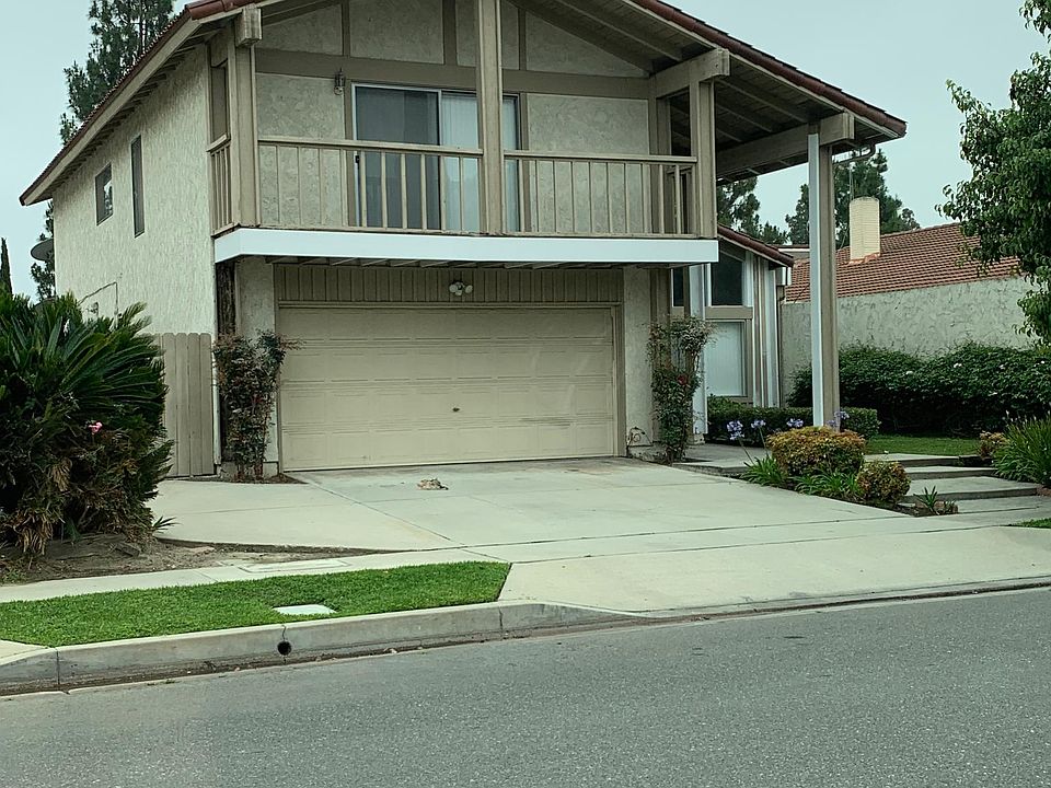 Front of House - gardener included