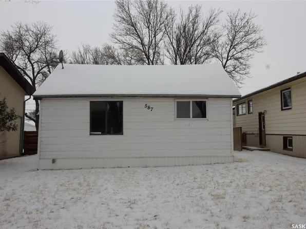 587 3rd STREET W, Shaunavon, SK S0N 2M0