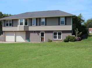 550 NW 58th St, Topeka, KS 66617