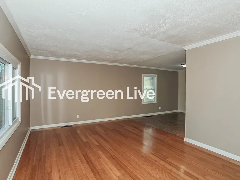 9502 Crestbrook Dr — Photo 4